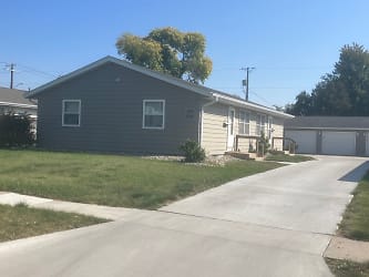 2728 Luther Dr - Ames, IA