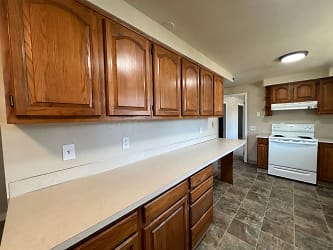 4815 Stagecoach Rd - Eugene, OR