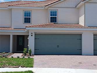 667 Bay Leaf Dr - Poinciana, FL