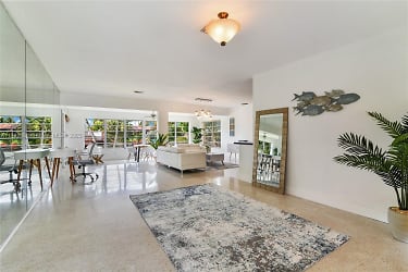 2901 NW 9th Terrace - Wilton Manors, FL
