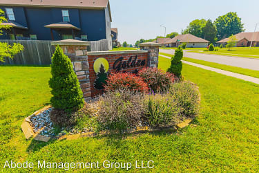 Golden Park Duplexes & Townhomes Apartments - Springfield, MO