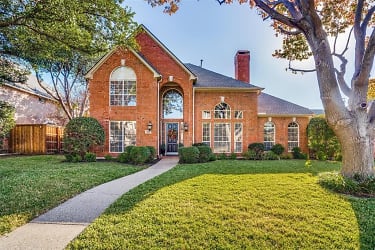 4536 Old Pond Dr - Plano, TX