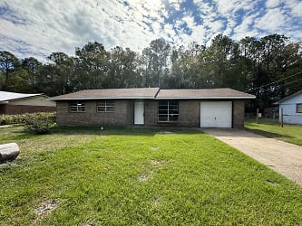 4130 Wisteria Dr - Moss Point, MS