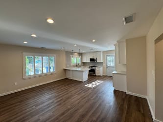 7915 Coldwater Canyon Ave - Los Angeles, CA