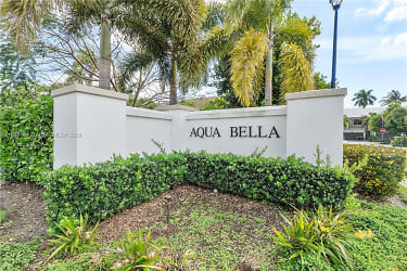 4521 E Aqua Bella Ln - Davie, FL
