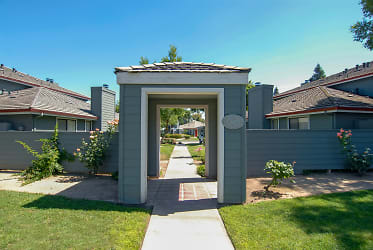 Lakeshore Gardens Apartments - Lodi, CA
