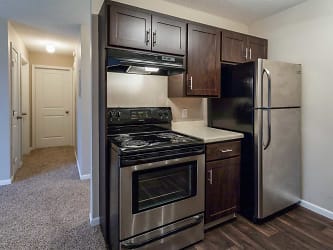 Camelot Square Apartments - Coon Rapids, MN