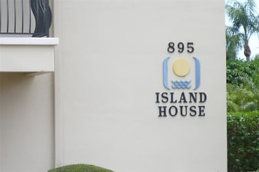 895 S Gulfview Blvd #303 - Clearwater, FL