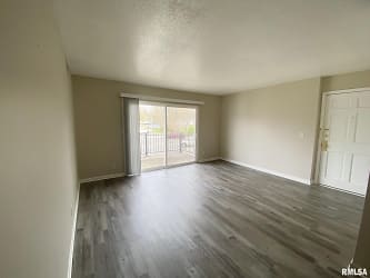 5031 N Lakeside Pl #L-204 - undefined, undefined