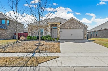 227 Clydesdale St - Waxahachie, TX