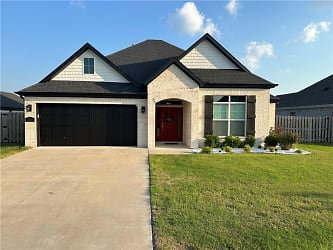 2016 W Chandler Ave - Rogers, AR