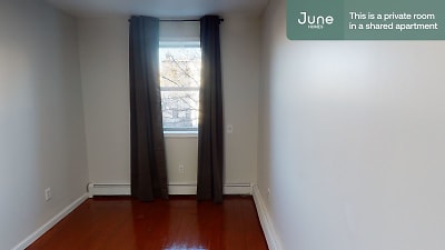 Room for rent. 71 Clermont Avenue - New York City, NY