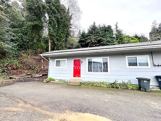 63671 Harriet Rd - Coos Bay, OR