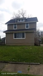 833 Lawrence Ave - Girard, OH