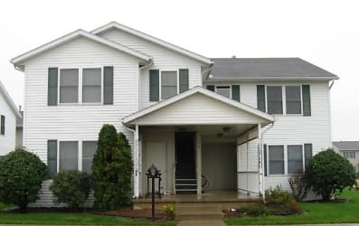 203 Stonewall Ct - Nappanee, IN