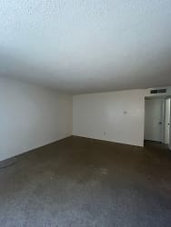 529 E Kaweah Ave unit 1-3 - undefined, undefined