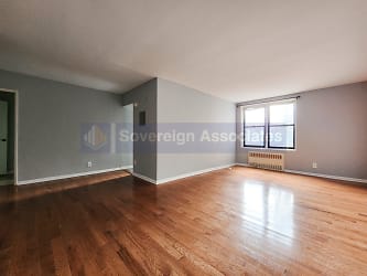 525-527 Riverdale Ave unit 1R - Yonkers, NY