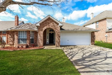 7728 Blossom Dr - Fort Worth, TX