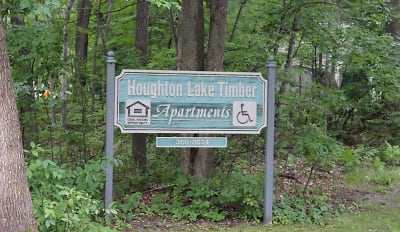 120 Toepher Dr unit One - Houghton Lake Heights, MI