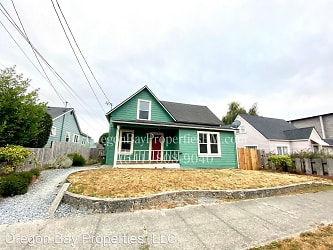 684 S 10th St - Coos Bay, OR