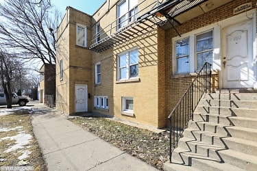 4701 W Diversey Ave - Chicago, IL
