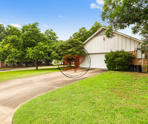 712 Willow Creek Dr - Woodway, TX