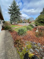 12050 SW Burlheights St - Tigard, OR