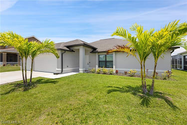 1329 SW 2nd Ave - Cape Coral, FL