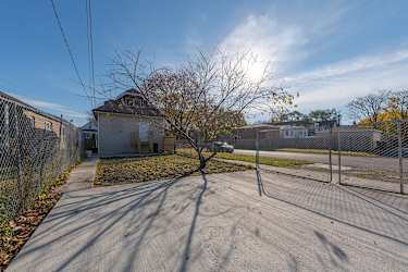 8358 S Sangamon St - Chicago, IL