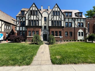 13409 S Woodland Rd unit 13415-4 S - Cleveland, OH