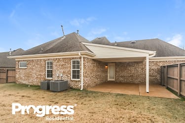 2606 Cherry Tree Dr - Southaven, MS