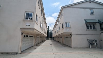 2325 Thurman Ave. unit B - Los Angeles, CA