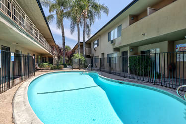 Ramona Palm Apartment Homes - Bellflower, CA
