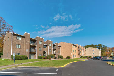Mallard Courts Apartments - Alexandria, VA