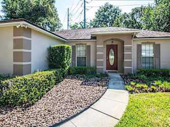 1214 Hilltop Dr - Mount Dora, FL