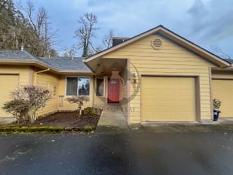1201 S Water St - Silverton, OR