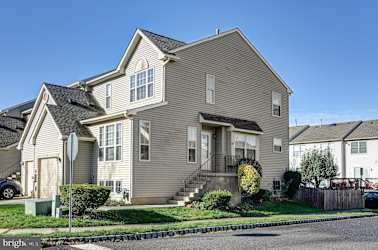 2 Beechcrop Ct - Delran, NJ