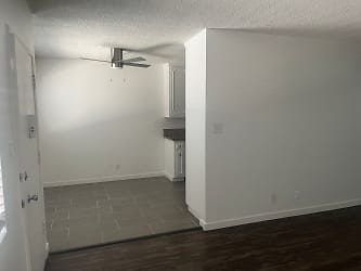 7356 Haskell Ave - Los Angeles, CA