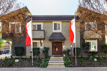 The Newporter Apartments - Tarzana, CA