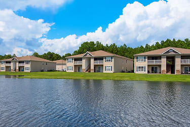 Crystal Lake Apartments - Pensacola, FL