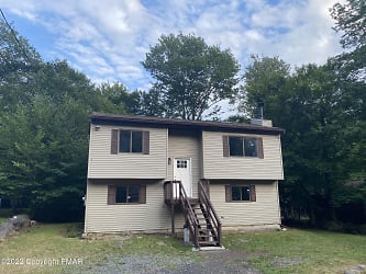 896 Country Pl Dr - Tobyhanna, PA