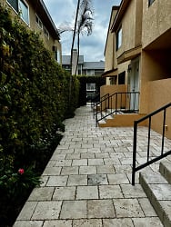 1716 Brockton Apartments - Los Angeles, CA