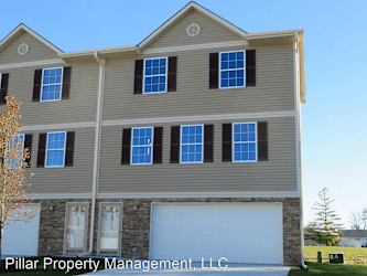 3005 Nakoma Ln - Carter Lake, IA