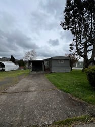 1901 Harbor Dr - Springfield, OR
