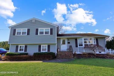 59 Pinewood Ave - West Long Branch, NJ