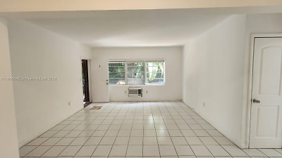 51 Edgewater Dr #4 - Coral Gables, FL