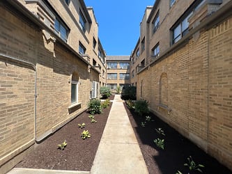 Curtiss Apartments - Downers Grove, IL