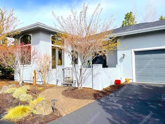 19032 NW Mount Shasta Dr - Bend, OR