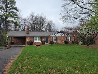 136 Holly Hill Dr - Mount Airy, NC