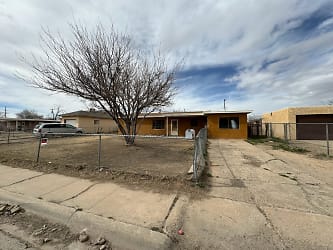 306 S Sycamore Ave - Roswell, NM